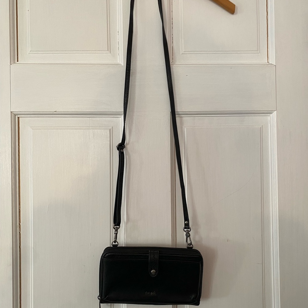 NWOT The Sak Iris Black Leather  Cell Phone Wallet Crossbody Bag Minimalist - Picture 2 of 9